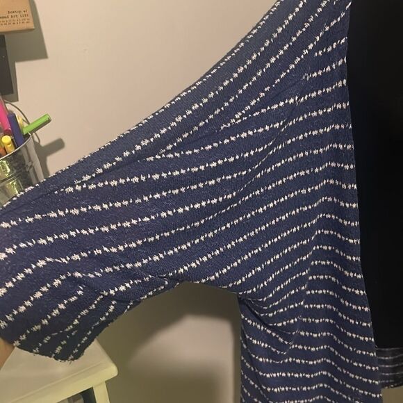 Lularoe Medium cardigan blue and white    A - Picture 2 of 8